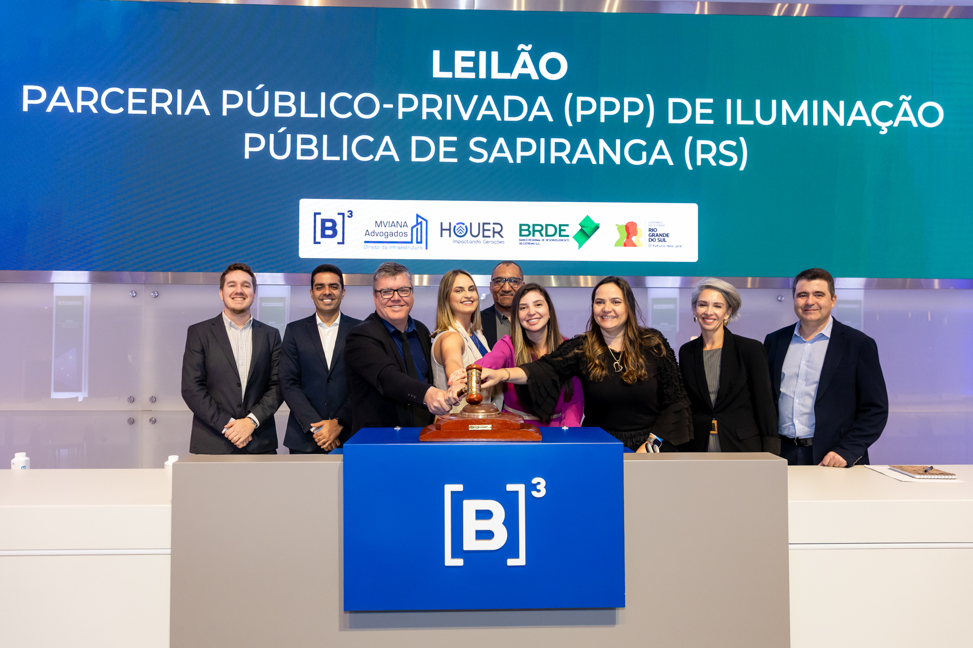 Transformando cidades: O impacto dos leilões de Iluminação Pública (IP) do Grupo Houer em 2024